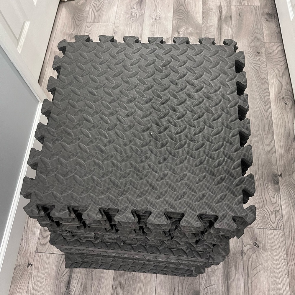 Designer’s Image Interlocking Foam Utility Mats 18”x18”